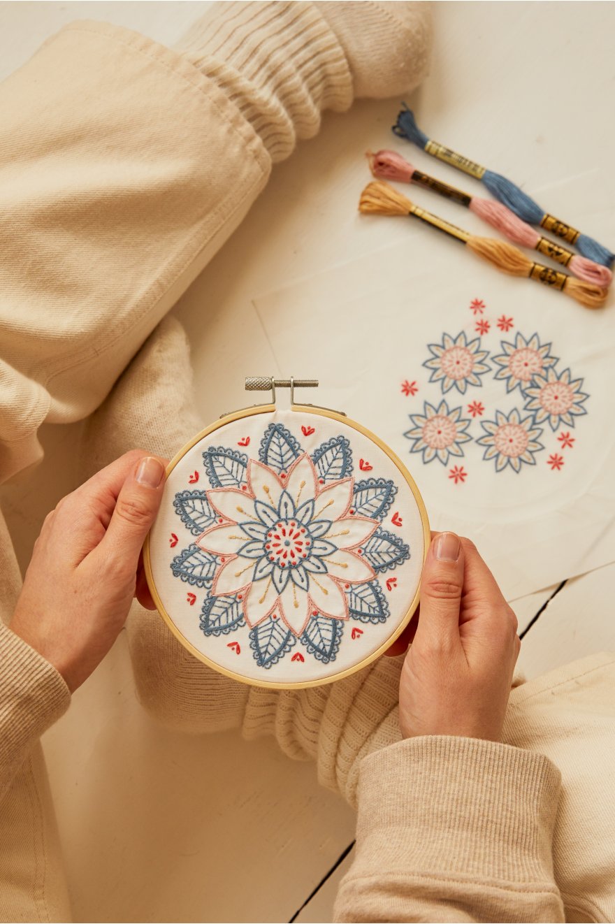 Kit Mindful making - DMC - Broderie - Fleurs du levant