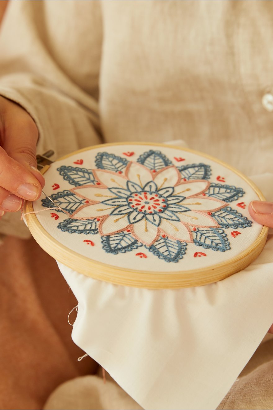 Kit Mindful making - DMC - Broderie - Fleurs du levant