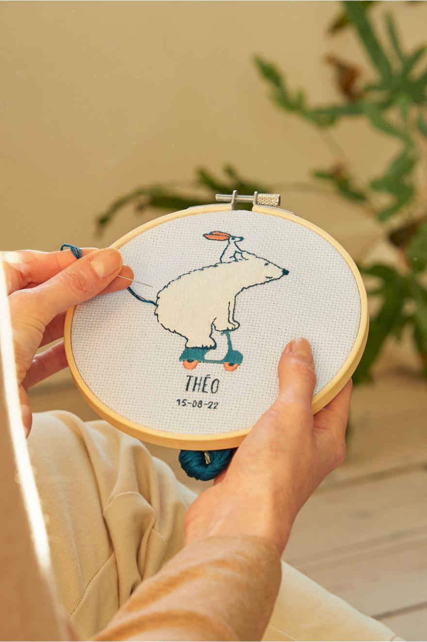 Kit Gift of stitch - DMC - Broderie - Ours sur trottinette