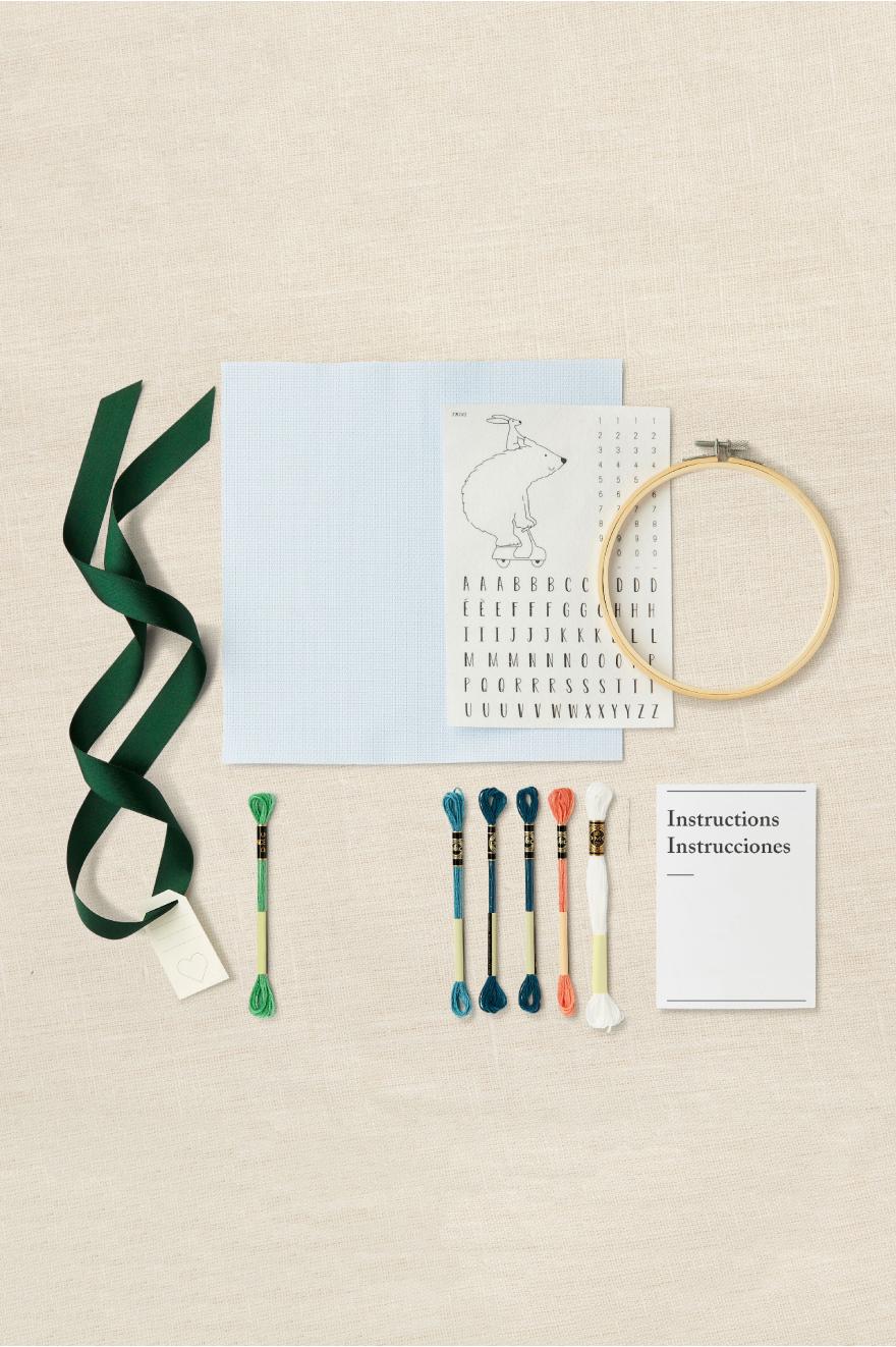 Kit Gift of stitch - DMC - Broderie - Ours sur trottinette