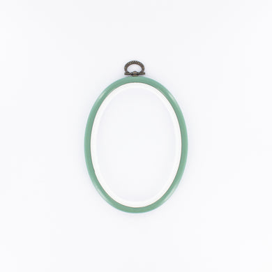 Cercle à broder ovale en plastique - Amande 13 x 10 cm