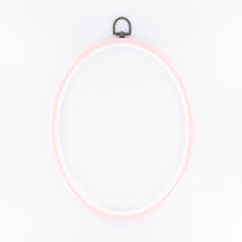 Charger l&#39;image dans la galerie, Cercle à broder ovale en plastique - 20 x 25 cm - Rose
