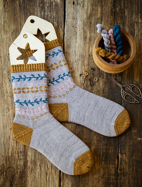 Livre de tricot Tricoter ses chaussettes toutes les techniques par Emilie Drouin et Elodie Morand éditions Eyrolles - Jeudi Jacquard