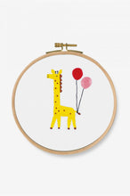 Charger l&#39;image dans la galerie, Kit de broderie - Coucou ! Girafe - DMC
