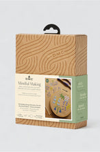 Charger l&#39;image dans la galerie, Kit Mindful making - DMC - Broderie - Senteur printanière
