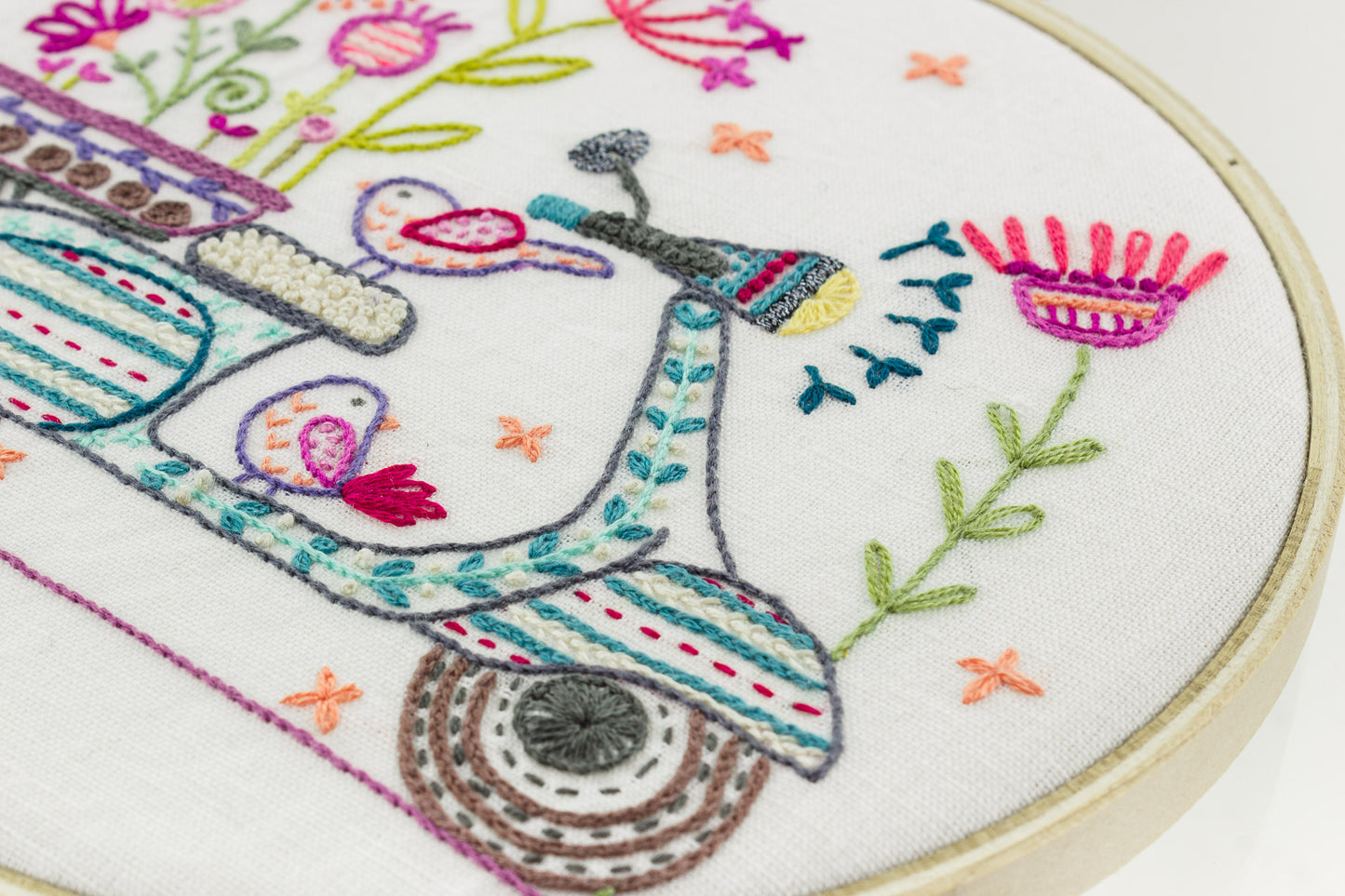 Kits de broderie - Un chat dans l'aiguille