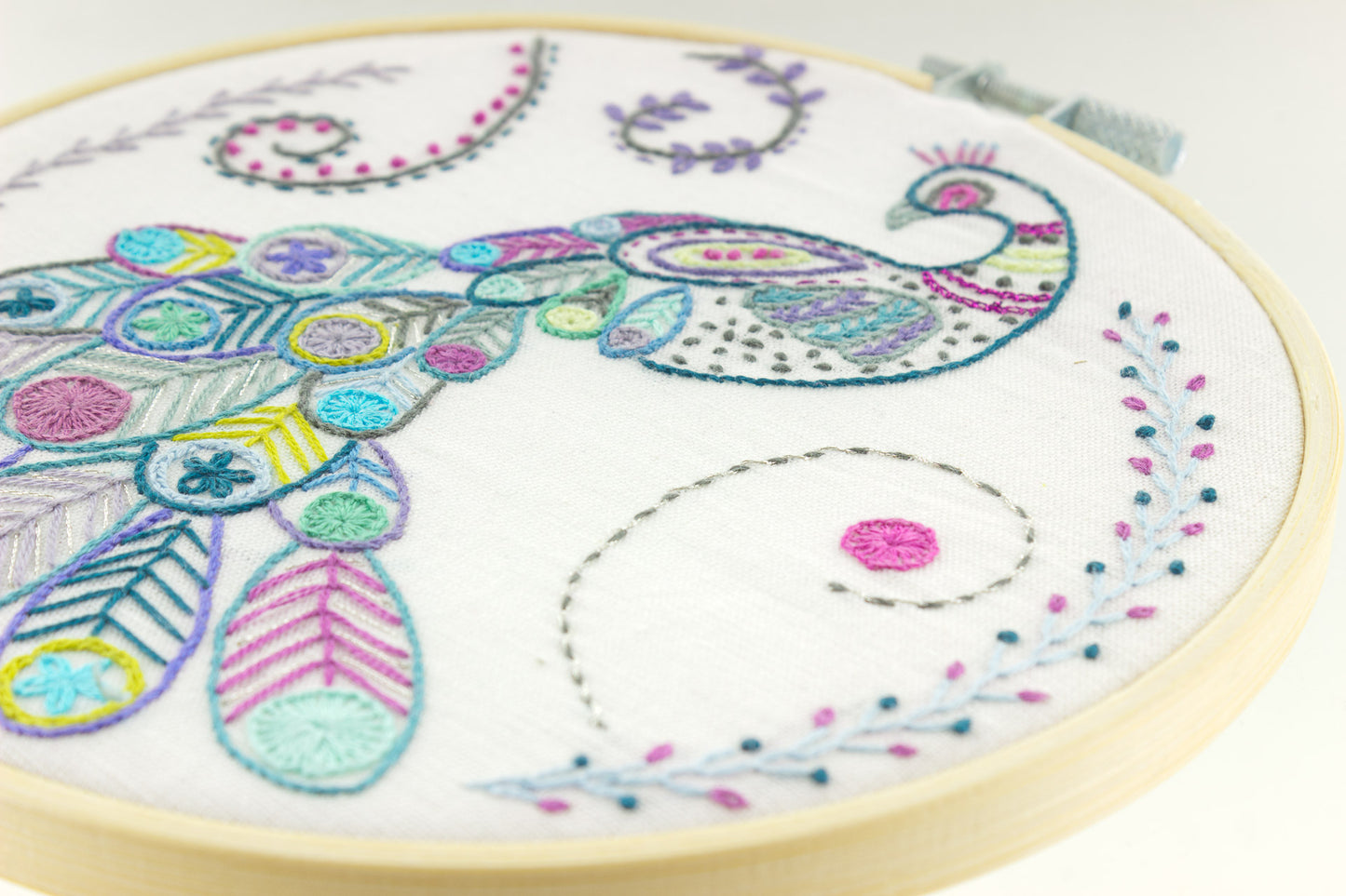 Kits de broderie - Un chat dans l'aiguille