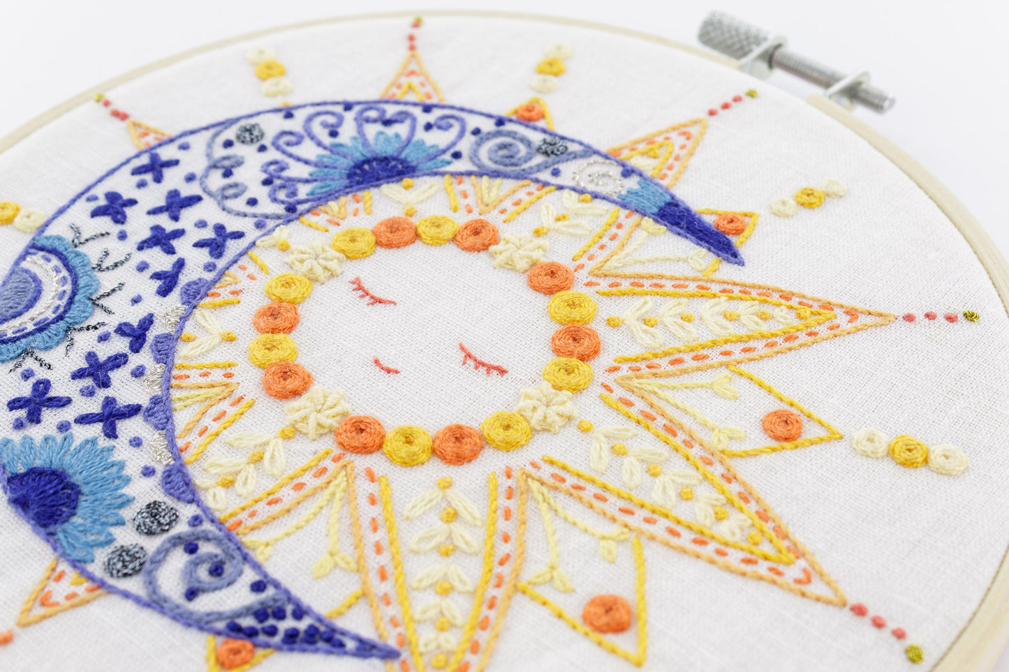 Kits de broderie - Un chat dans l'aiguille