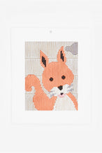 Charger l&#39;image dans la galerie, Kit de tapisserie point lancé - Petit écureuil - DMC
