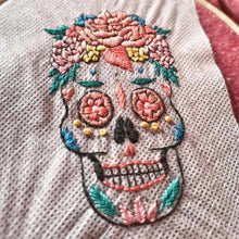 Charger l&#39;image dans la galerie, Kit de broderie - Dias de los Muertos - Make me stitch
