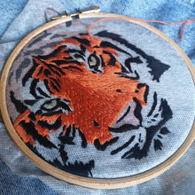 Charger l&#39;image dans la galerie, Kit de broderie - Tigre - Make me stitch
