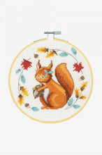 Charger l&#39;image dans la galerie, Kit de broderie au point de croix - Un écureuil si mignon - DMC

