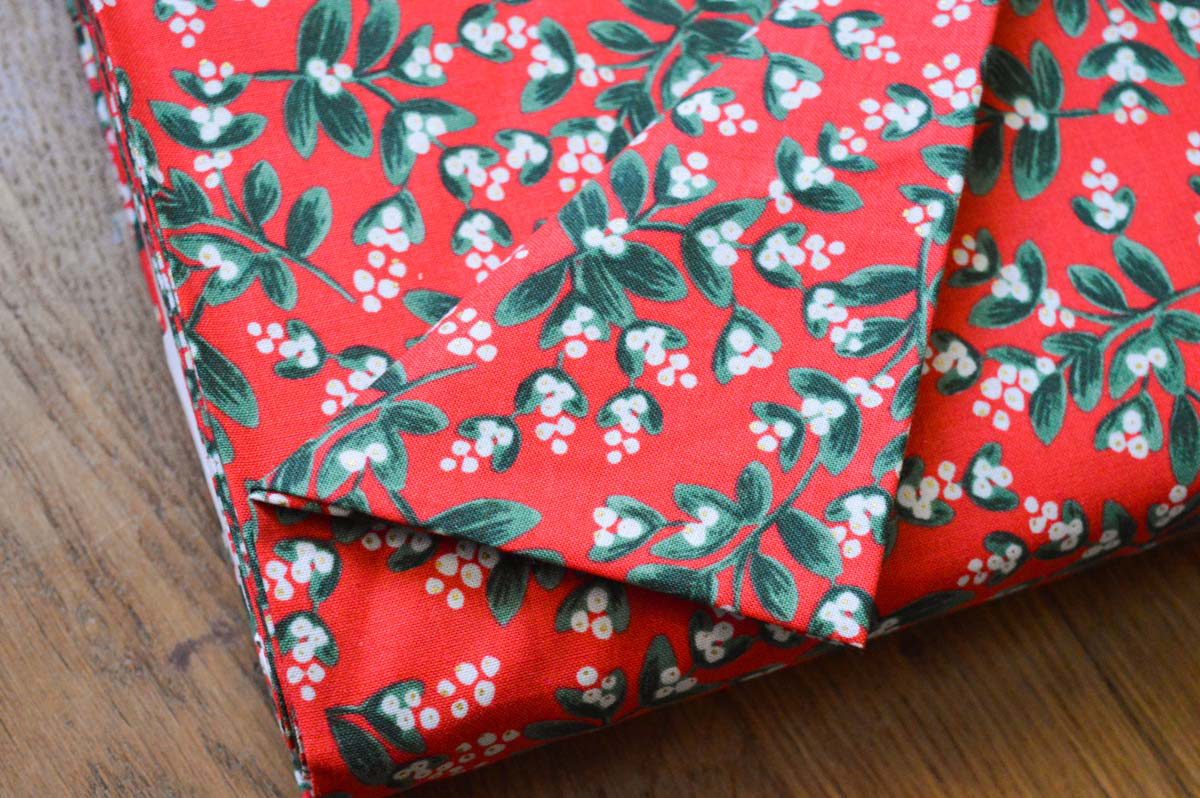 Tissu coton Mistletoe Red Metallic Coton de Cotton + Steel & Rifle Paper co