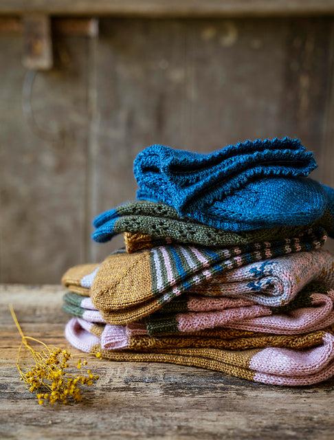 Livre de tricot Tricoter ses chaussettes toutes les techniques par Emilie Drouin et Elodie Morand éditions Eyrolles